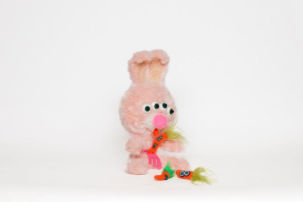 Hangry Rabbit [Middle] | Peloqoon